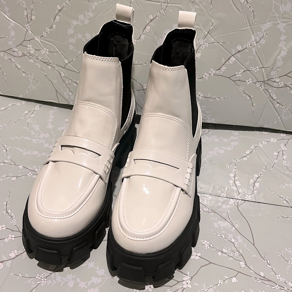 Circus NY Dia White & Black Chelsea Boot Women’s Size 7.5 New!
